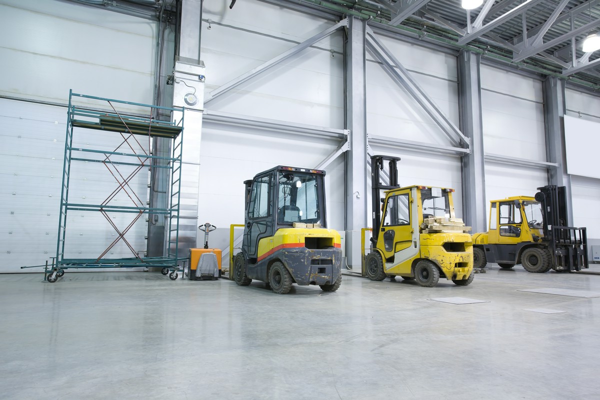 Posadzki epoksydowe w magazynach